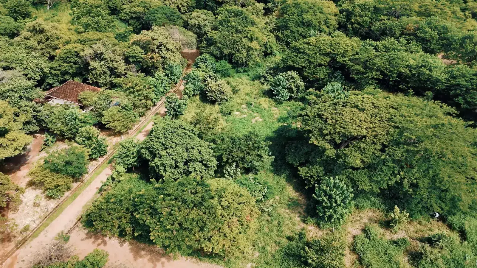 Vista aérea de una urbanización de 28 lotes